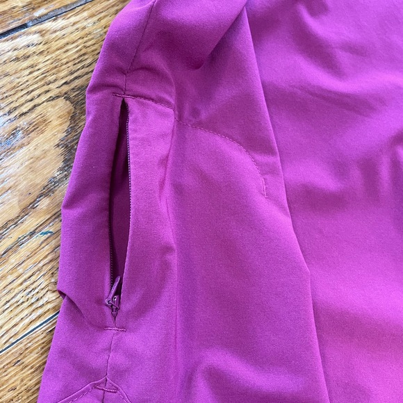 Columbia wine color long sleeve top. Back has flaps. Size Large. - Picture 4 of 14